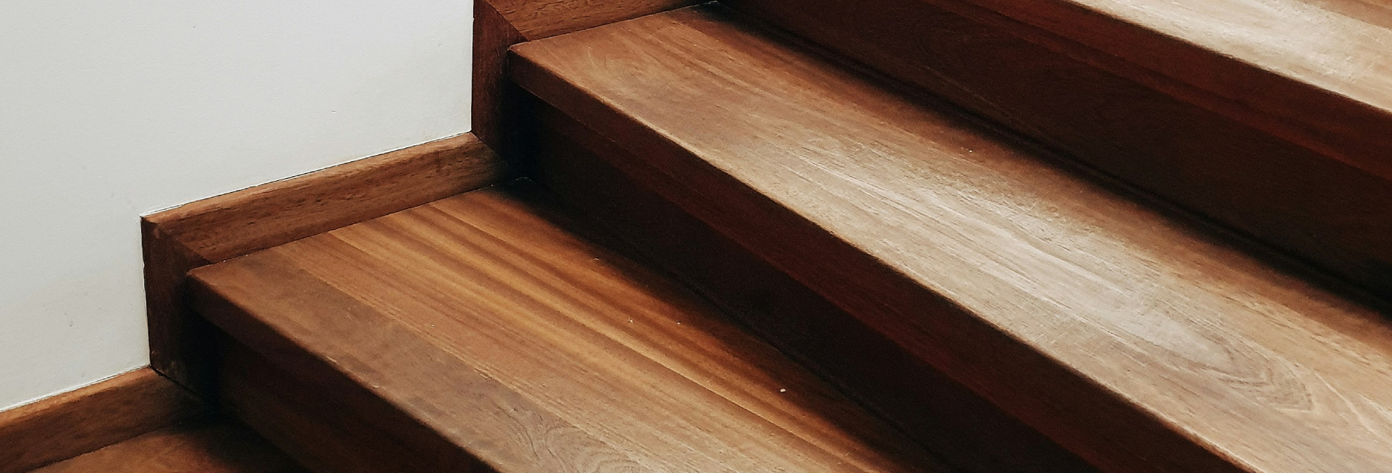 hardwood-stair-staircase-hero-banner-2000x680